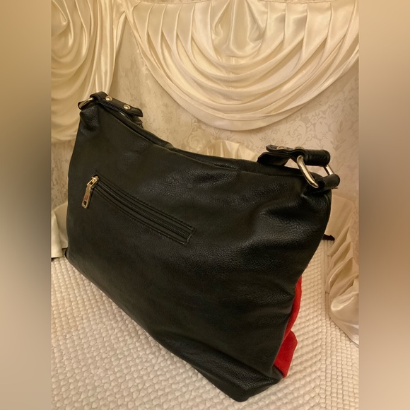 SONDRA ROBERTS - Picture 4 of 10